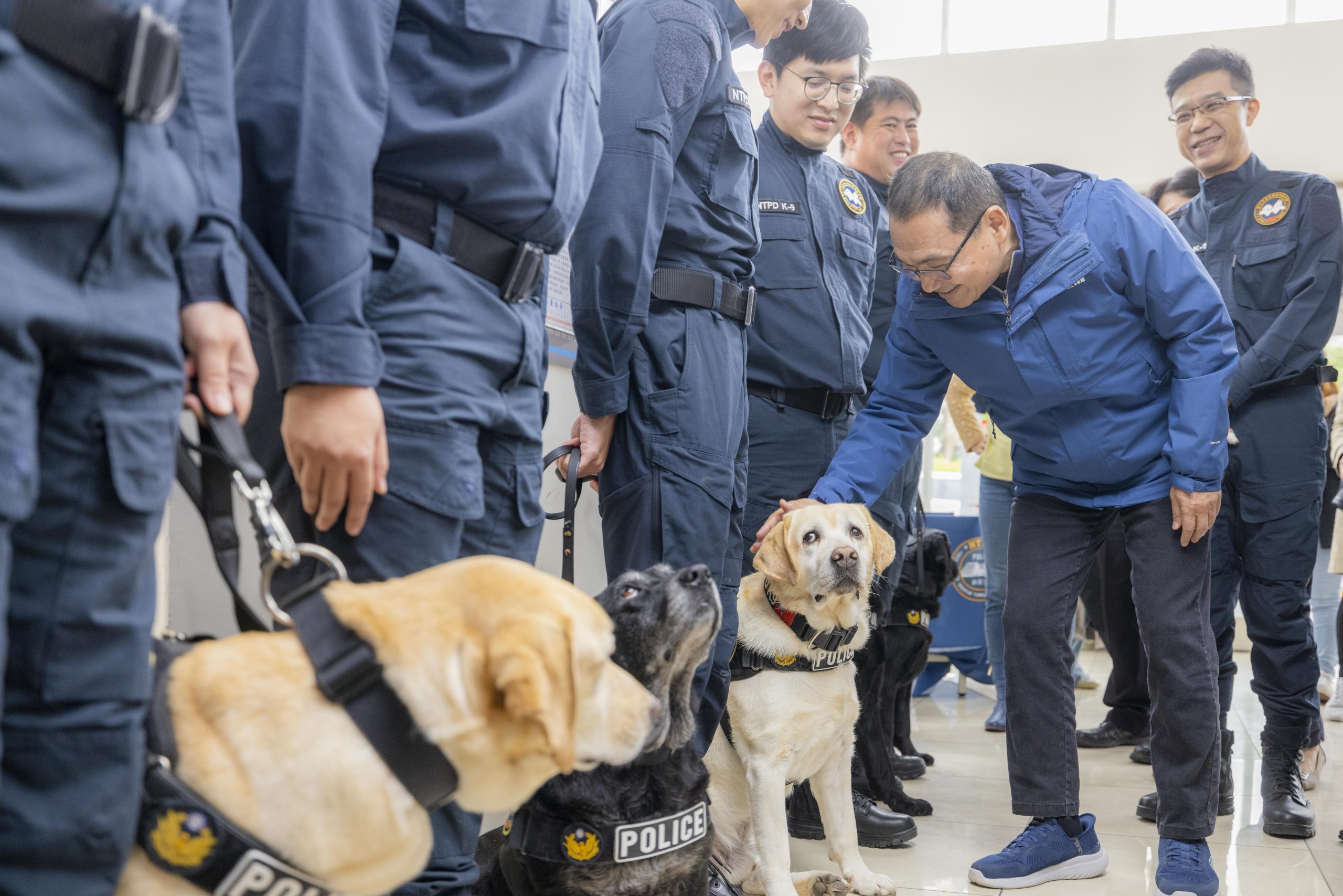 警犬榮退歡送會　侯友宜盼警犬們享受幸福退役生活