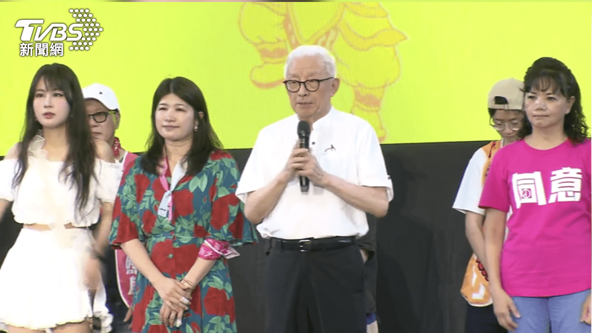726罷免「全軍覆沒」!　出錢出力引領罷團行動　曹興誠現身晚會發言　歸咎「中共滲透超出想像」