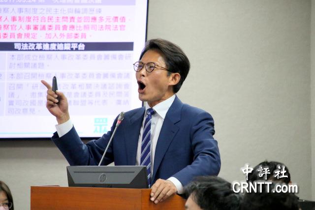 綠能弊案有大尾？黃國昌爆檢察長王俊力壓案