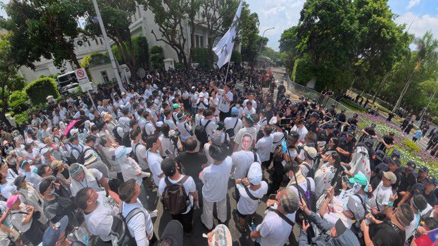 民眾黨抗議司法不公前進賴清德官邸　警民對峙