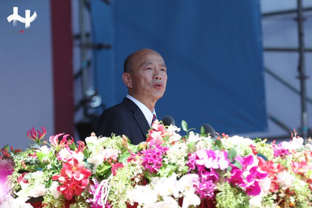 韓國瑜高唱《國恩家慶》謝鏟子超人　台海戰爭、黨派分裂與關稅失利「3座隱形堰塞湖」威脅台灣