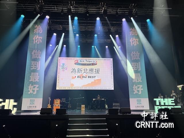 黃國昌新北起手式　傅崐萁、館長花籃祝賀