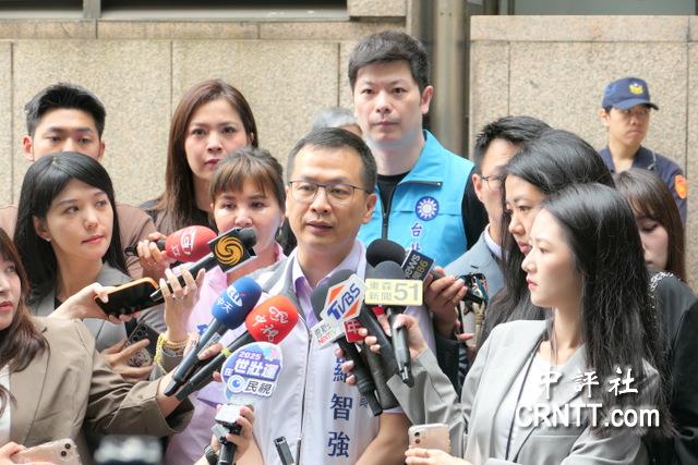 《護民主，反惡罷》盧秀燕買百本書挺反罷　羅智強：無比溫暖