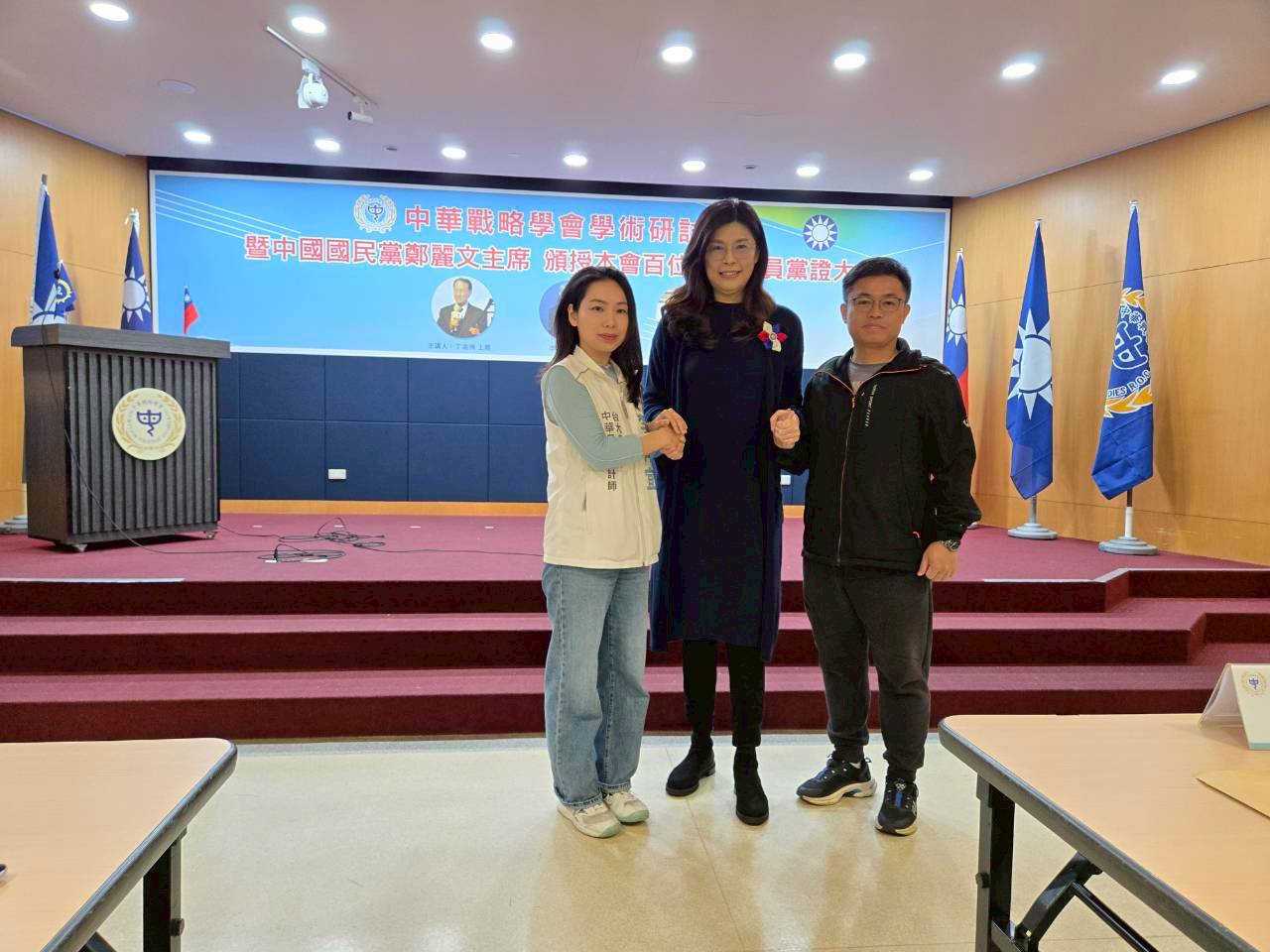 民眾黨發言人李有宜突退黨　地方支持者錯愕　創黨元老朱蕙蓉轟“雙標”宣布跟進