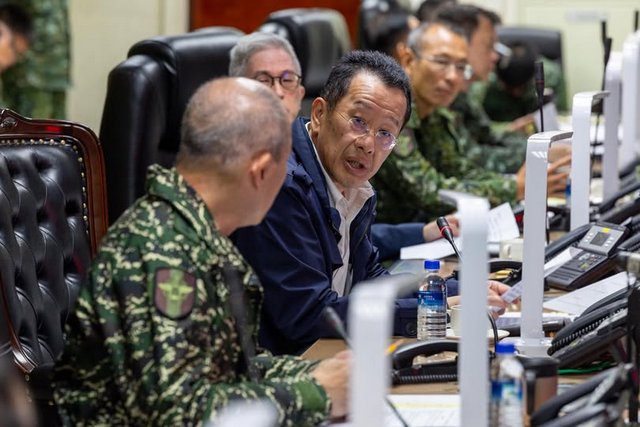 大陸圍台軍演　國防部：發射兩波次27枚多管火箭　嚴重威脅國際航安