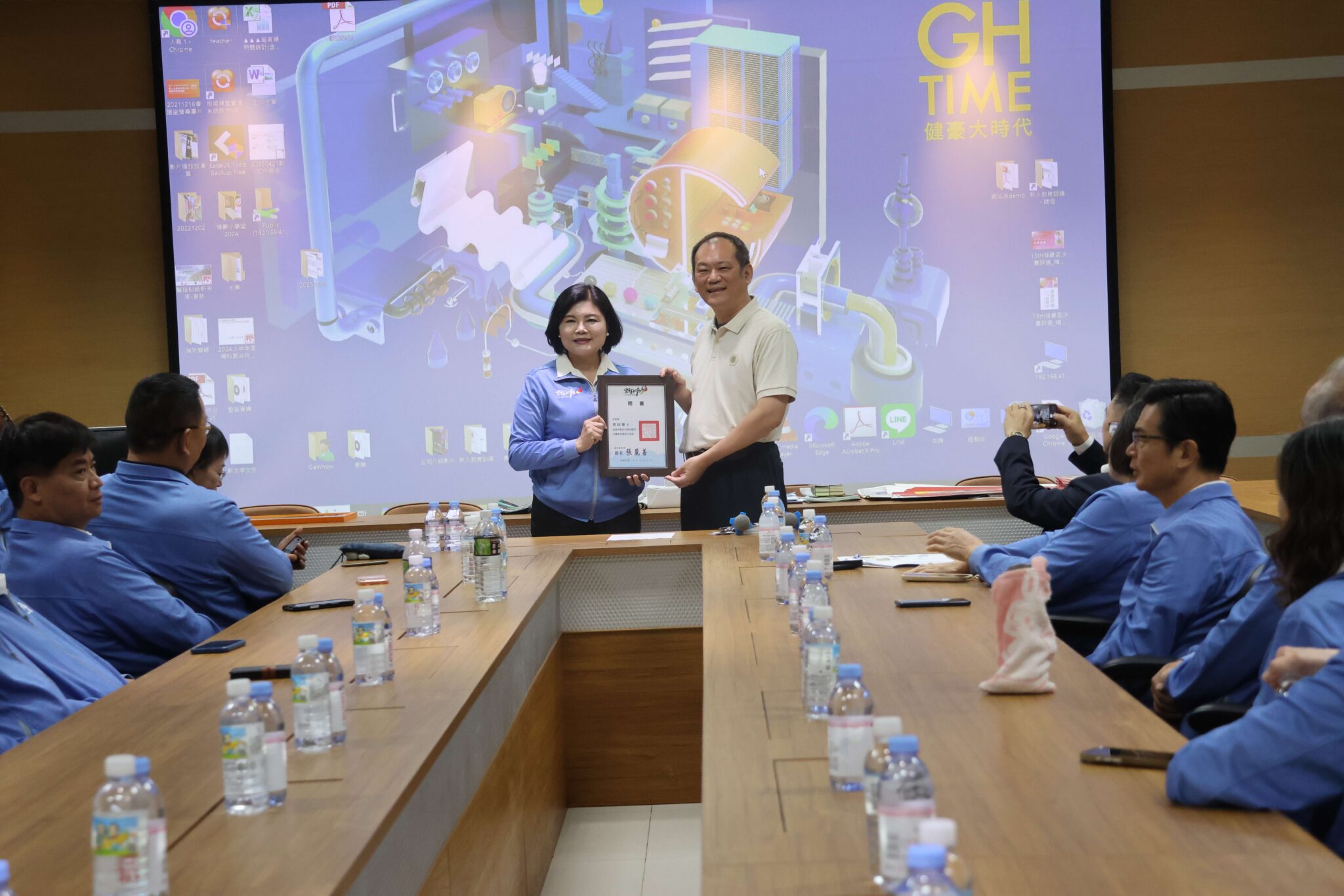 以企業創新與前瞻思維激發縣府團隊向前邁進  雲縣府主管健豪印刷公司見學