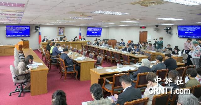 藍白推停砍公教年金2草案　12月拚三讀