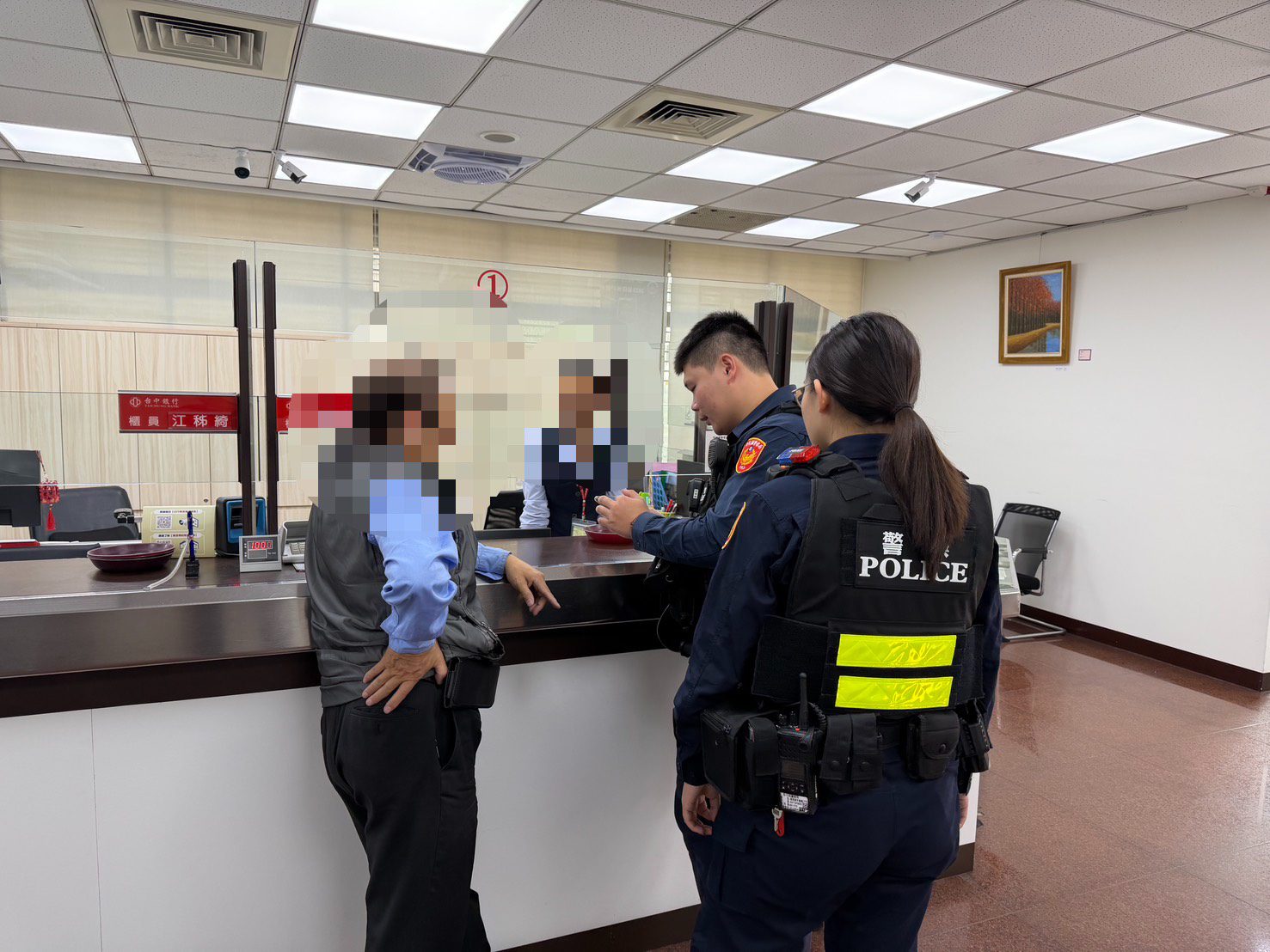 誤信網友推銷沉香手環　員林警趕抵銀行成功阻詐