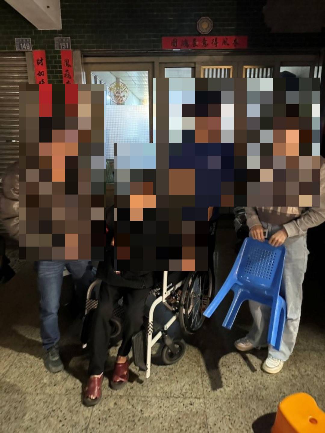 失智老翁倒臥路旁　鹿港暖警協助護送返家　備受讚許