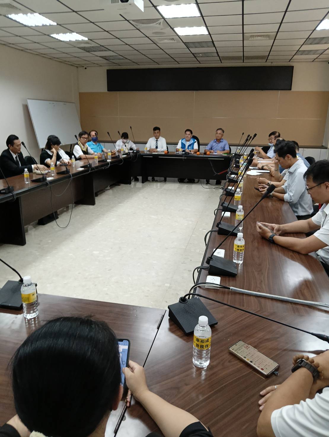 劉德林議員為保全及樓公會為找來消防局召開說明會。林錫淵攝