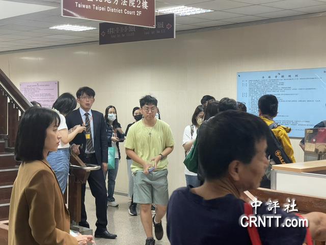 柯文哲消瘦上銬下囚車　小草狂喊阿伯加油　北院拚明年一審宣判