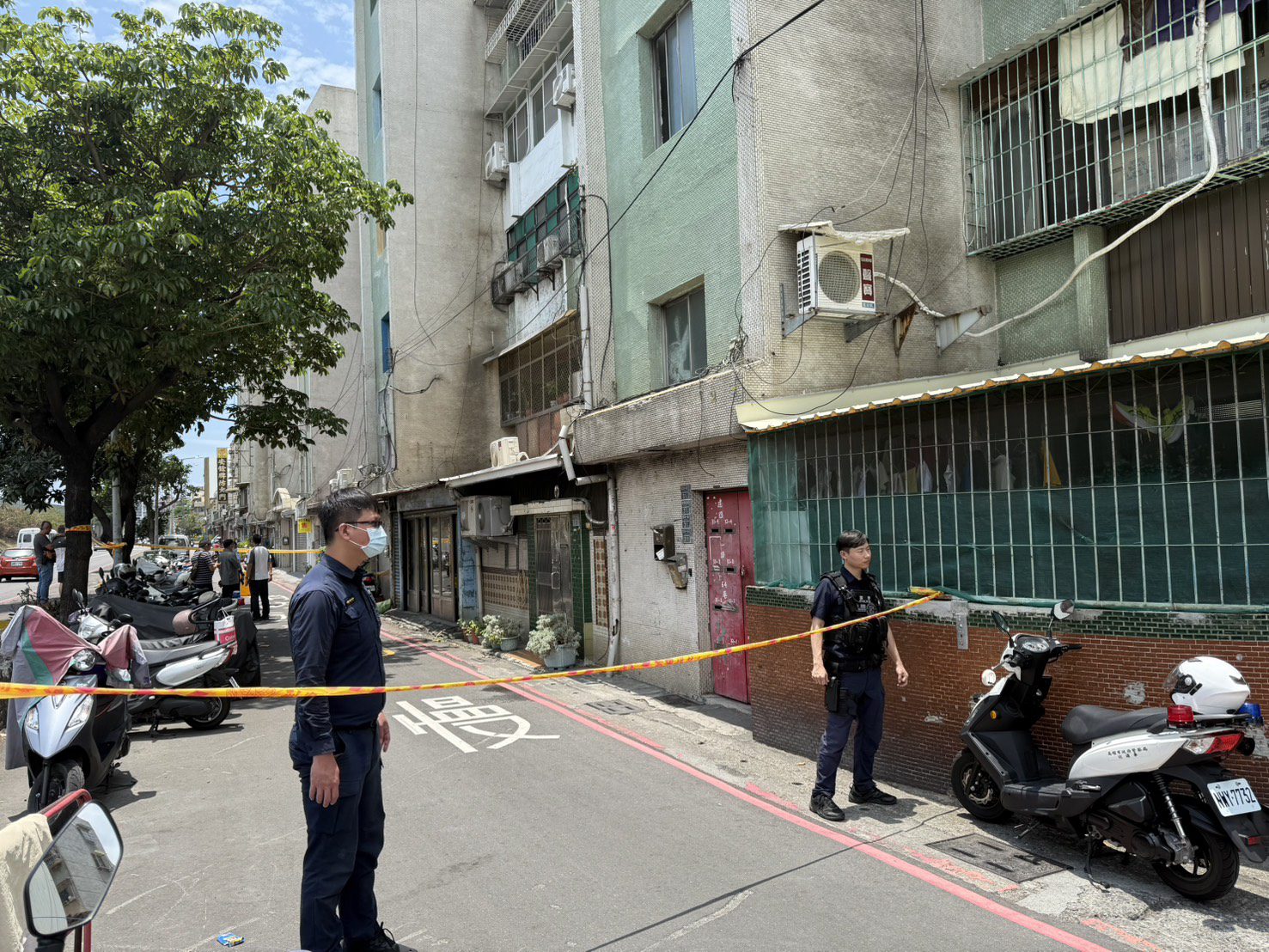 警方拉起封鎖線調查。翻攝畫面