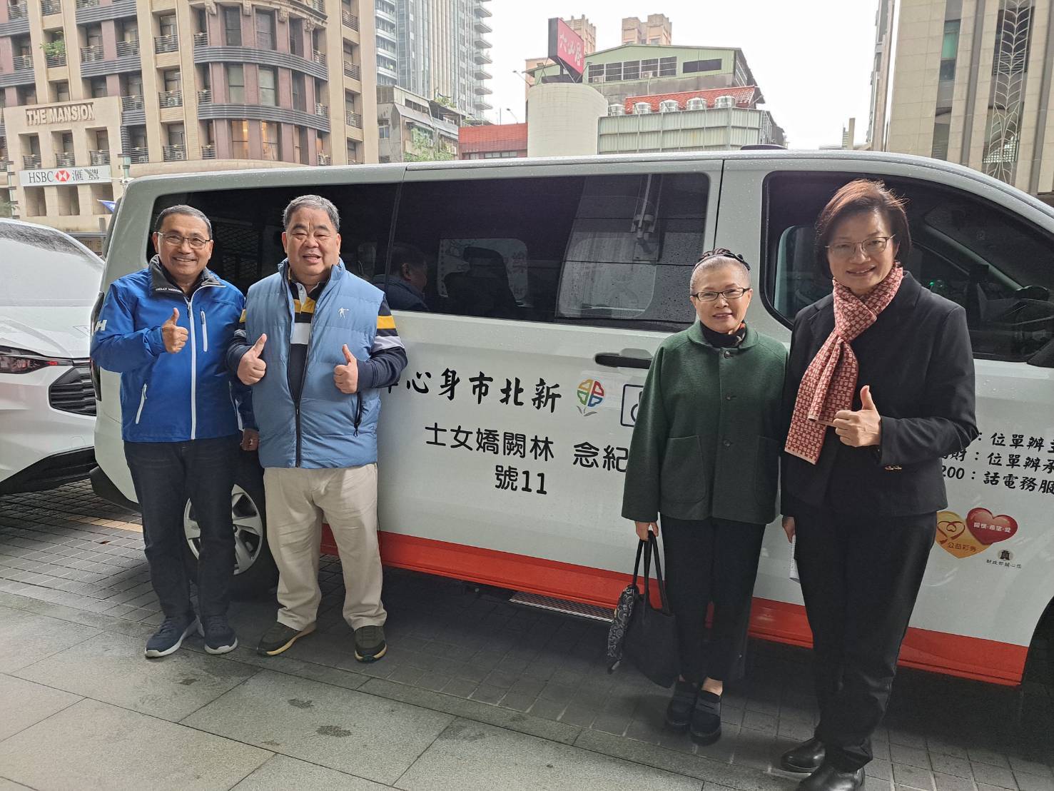 侯友宜民間友人林宴臨再捐2輛復康巴士 兌現承諾累計18輛 仍會持續支持社福