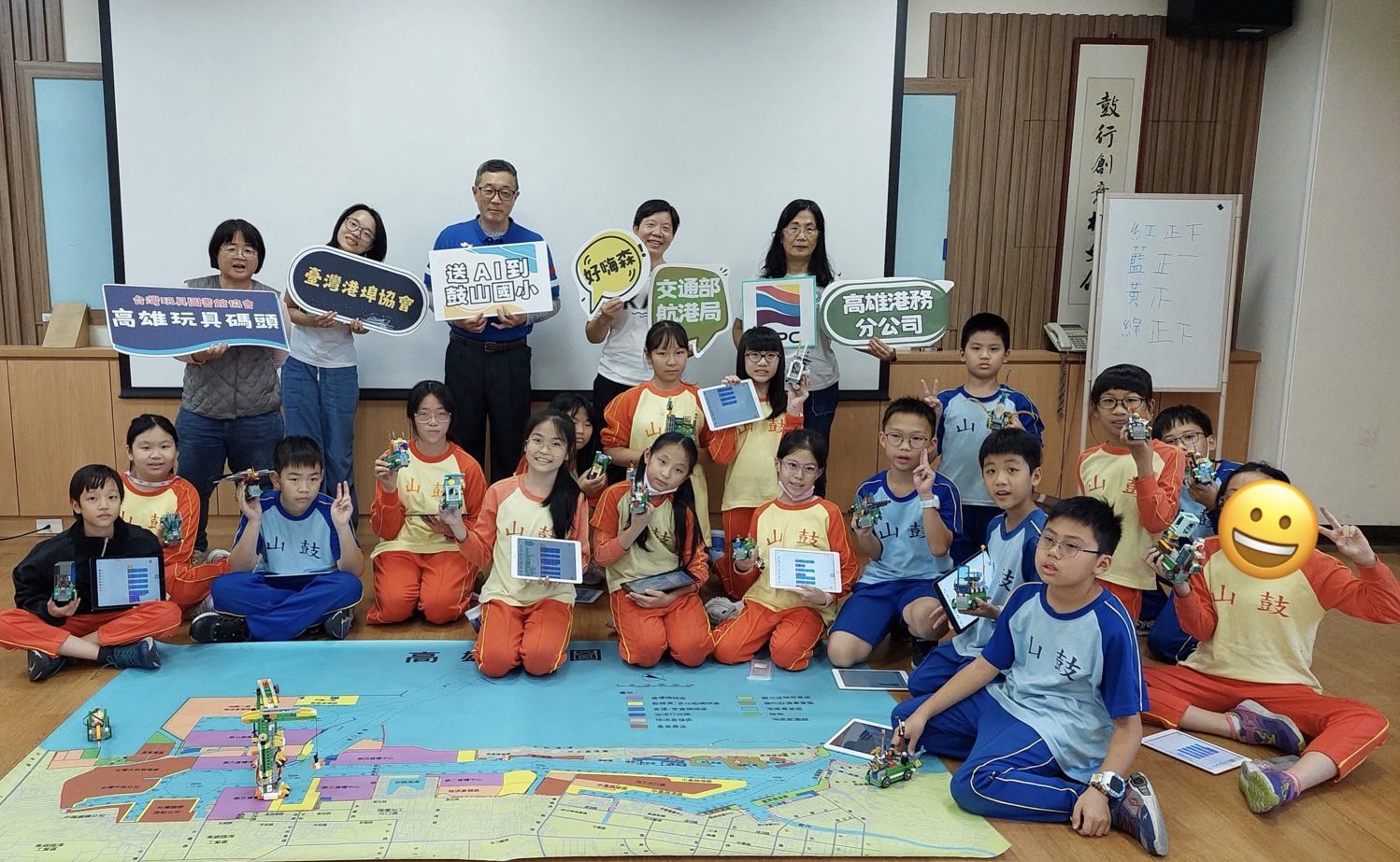 臺灣港埠協會推動 港口社區共好串聯資源 帶領鼓山學童玩轉AI機器人