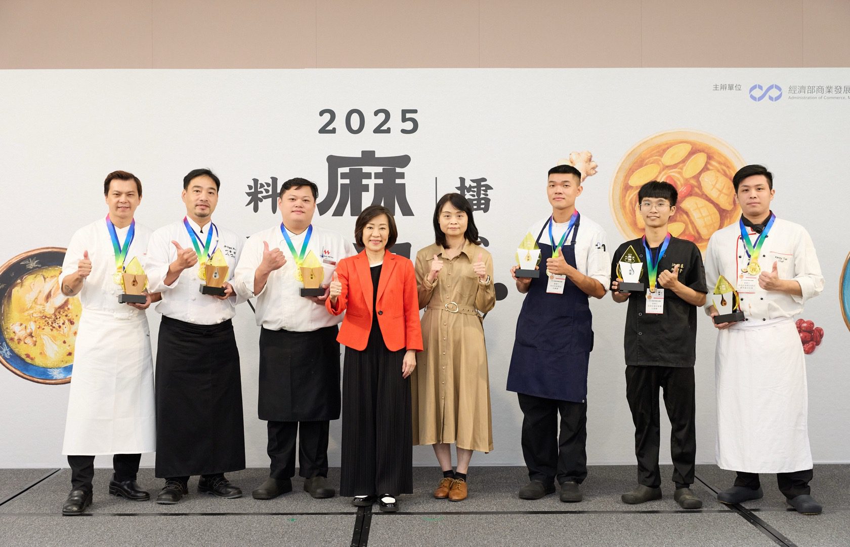 「2025麻油料理擂台決賽」登場 十強現場精彩廚藝對決