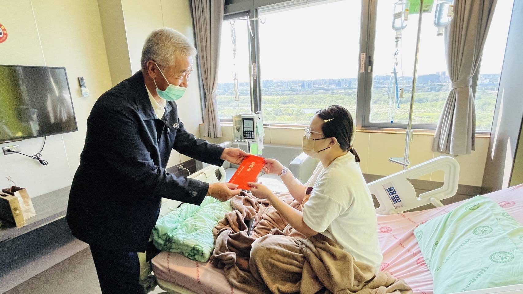 警專校友總會赴院慰問竹東兩員警因公受傷　盼早日康復重返警界