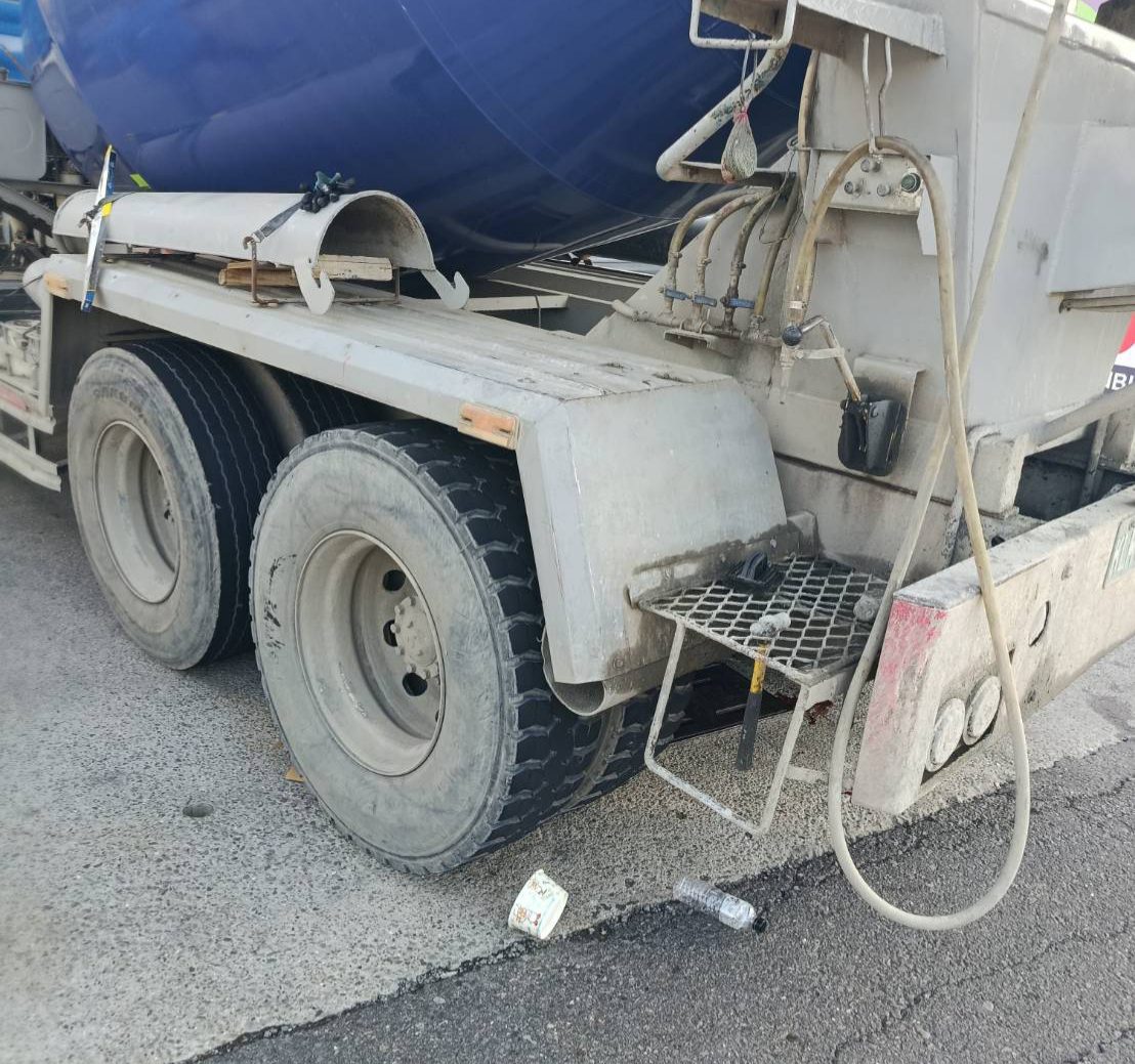 大寮水泥預拌車事故現場。翻攝畫面