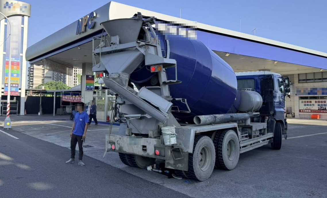 水泥預拌車疑視線死角輾過陳婦致死。翻攝畫面