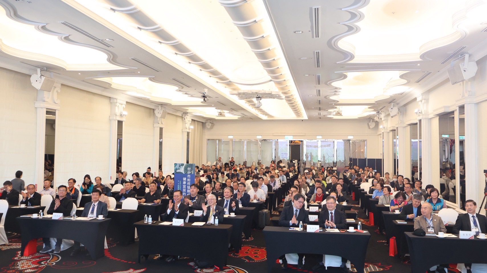 以人為本打造健康生活圈 大臺中人文學院公益講堂首場登場