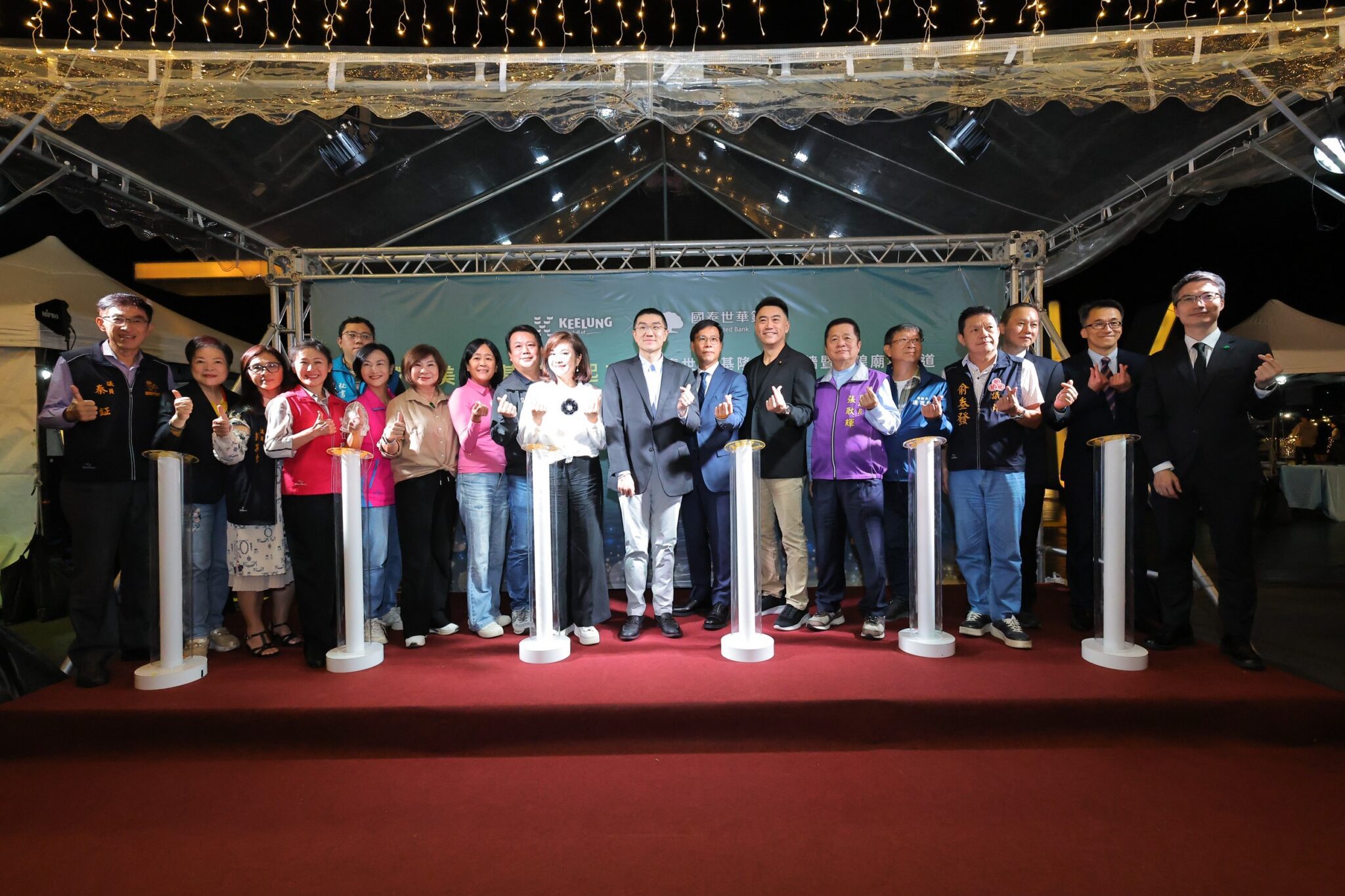 公私協力打造城市美學新亮點　基隆城隍廟地下道與國泰世華外牆點燈啟用