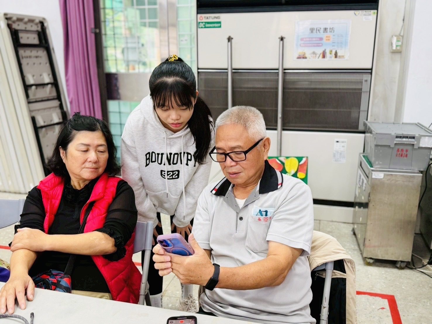 愛在社區蔓延!基隆兒少關懷大使陪伴長者探索3C新世界 愛在社區蔓延!基隆兒少關懷大使陪伴長者探索3C新世界