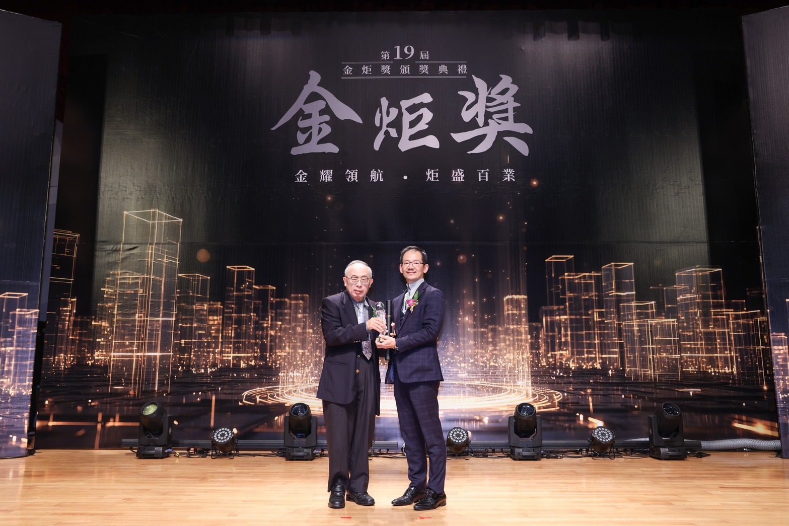 中山大DBA博士助力產業升級　高鳳物流邱宏榮奪金炬獎