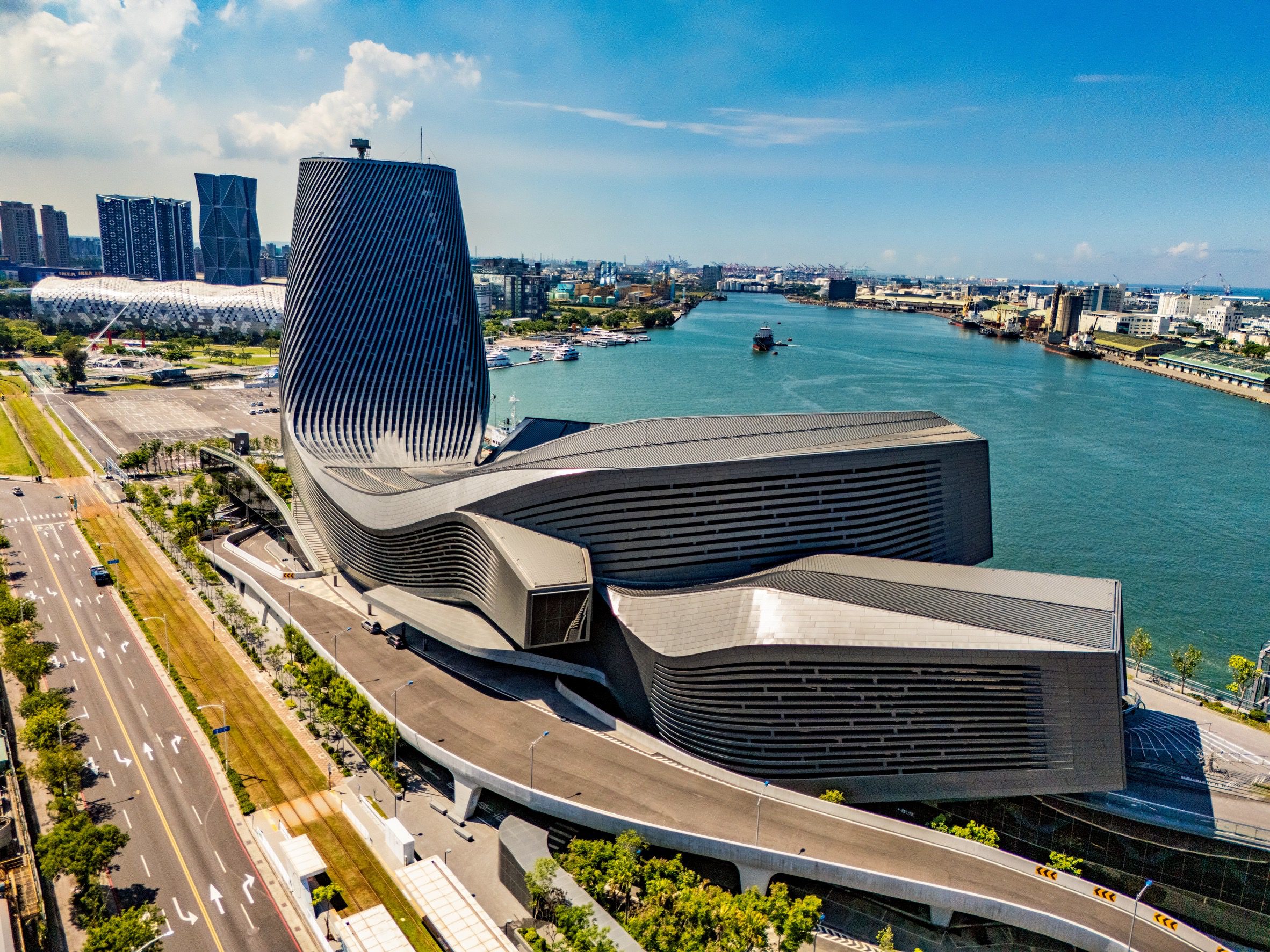 台灣之光　「高雄港旅運中心」榮獲雙獎肯定