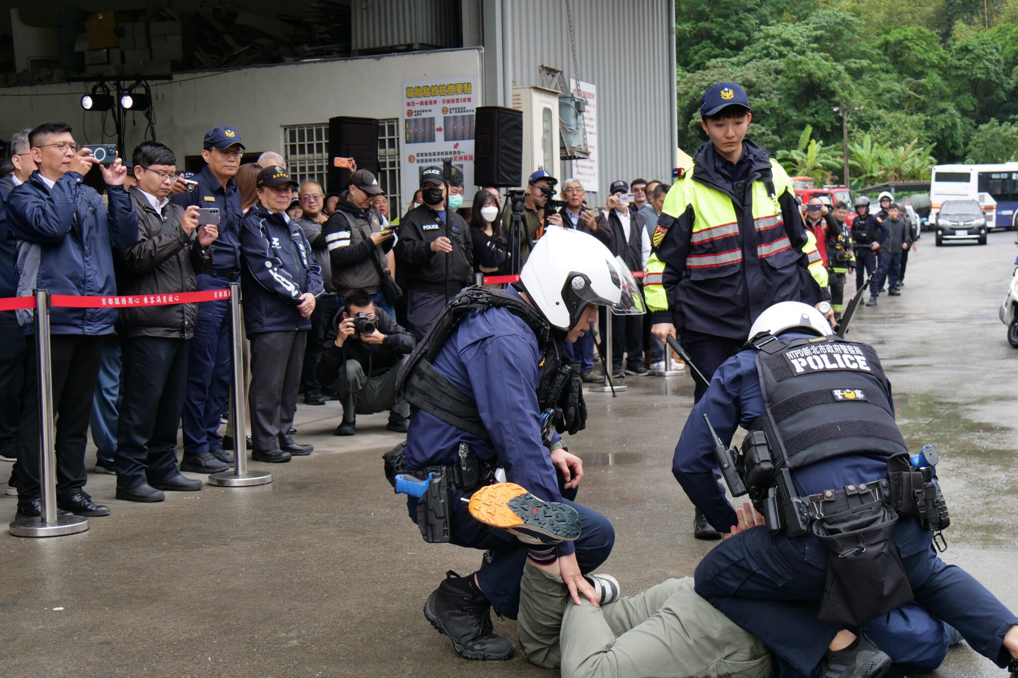 公車緊急應變演練逼真上場 新北跨局聯手守護乘車安全