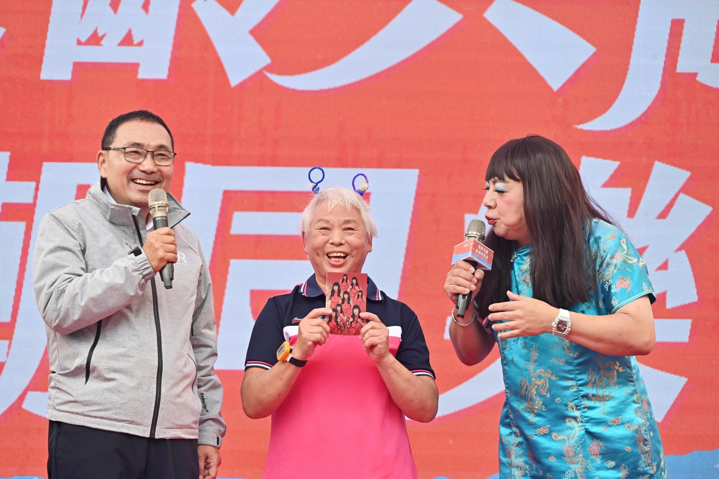 「新潮同樂會」新北據點長輩活力展成果　 市長、藝人同歡掀高潮