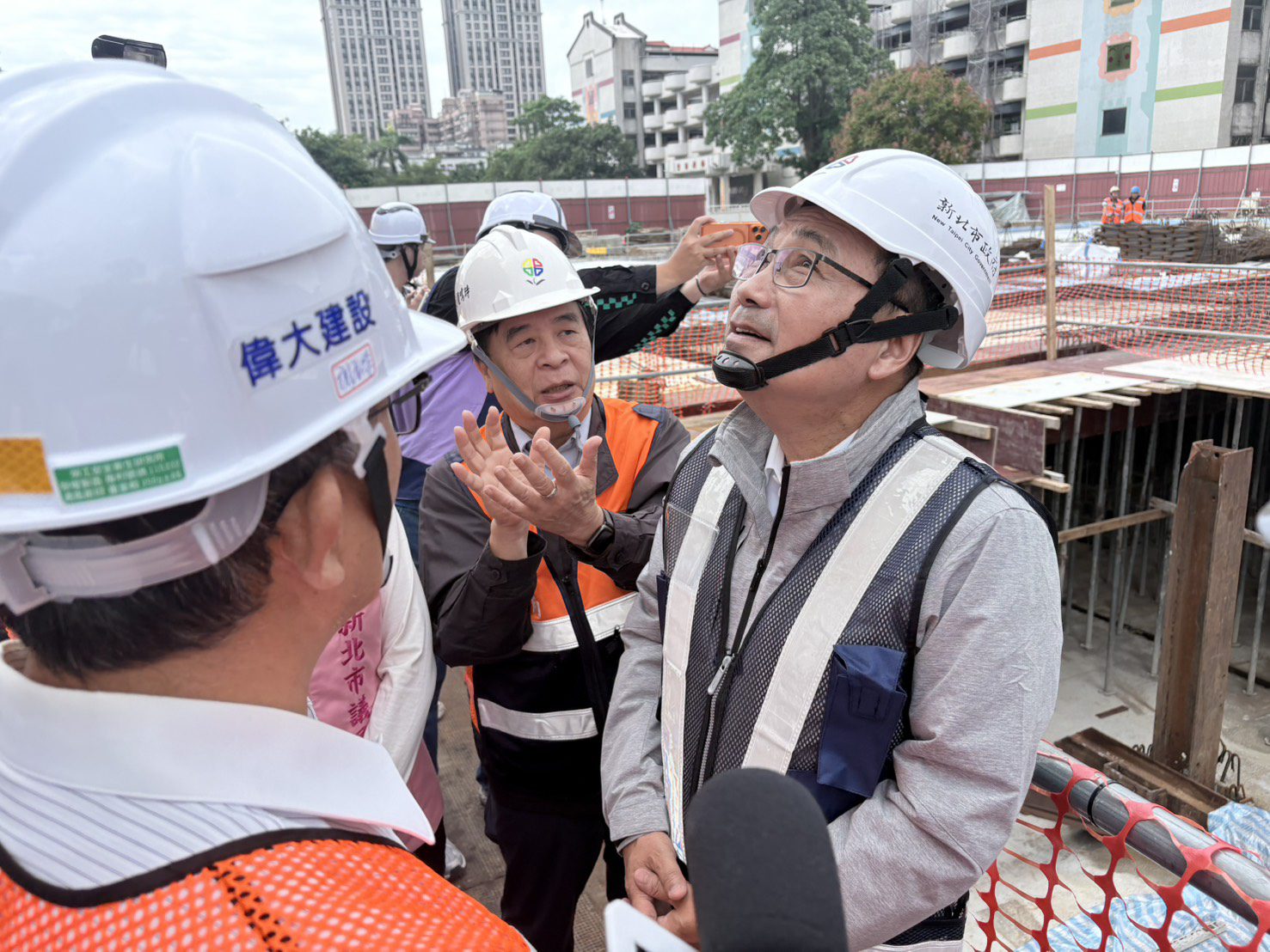 板橋信義國小地下停車場工程　侯友宜盼明年夏天完工　打造安全校園環境