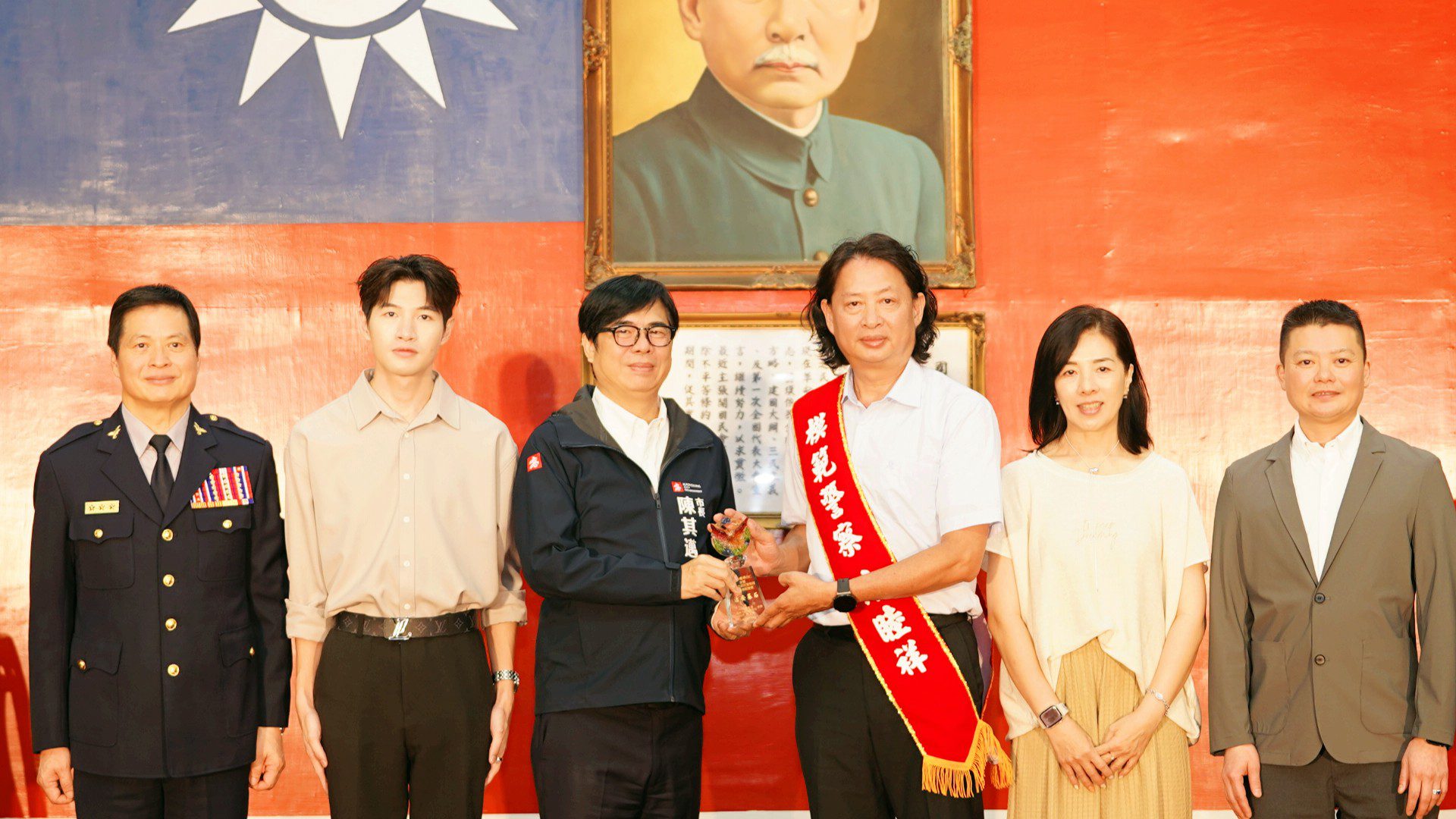 慶祝警察節　陳其邁表揚績優警察人員