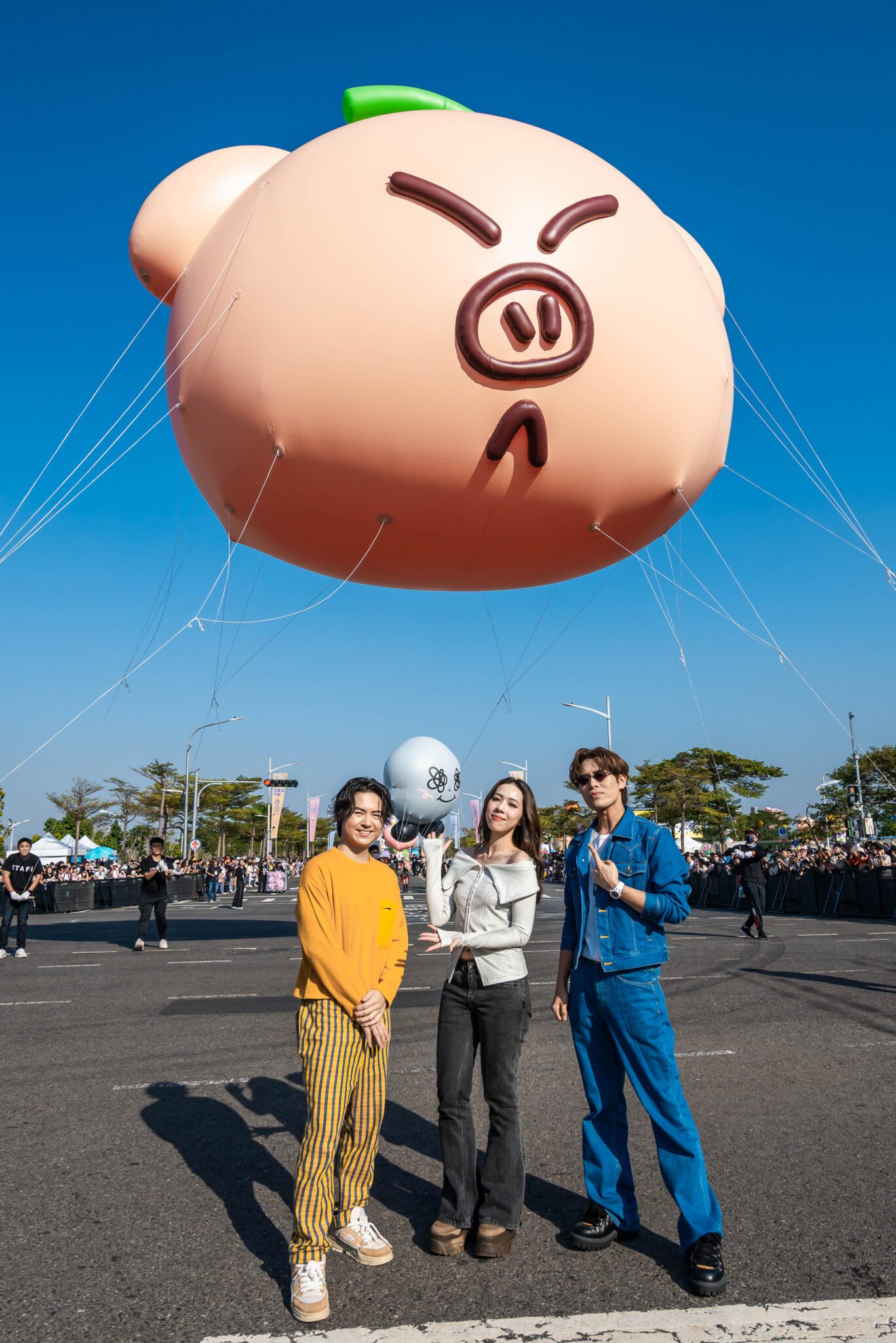 第18屆高雄 OPEN 大氣球遊行 JISOO 的 SHUMON 及告五人的告五豬首次登場