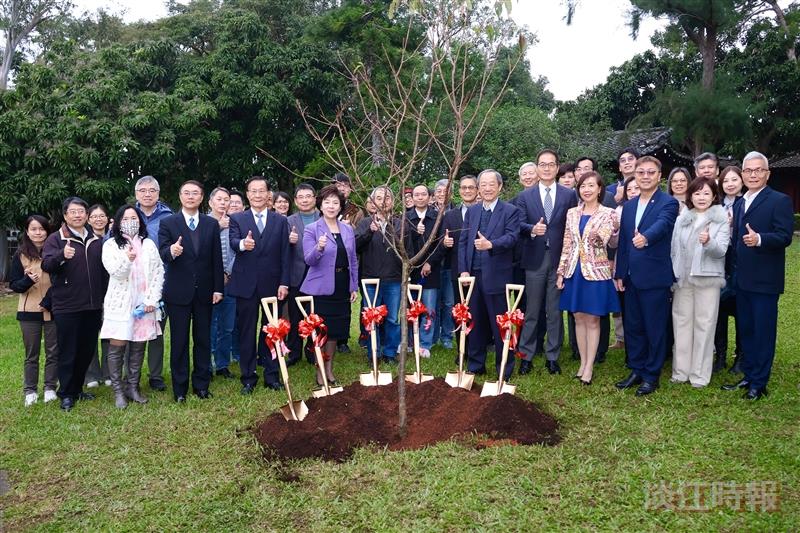 陳洋淵捐贈140棵富士櫻 期淡江校花綻風華