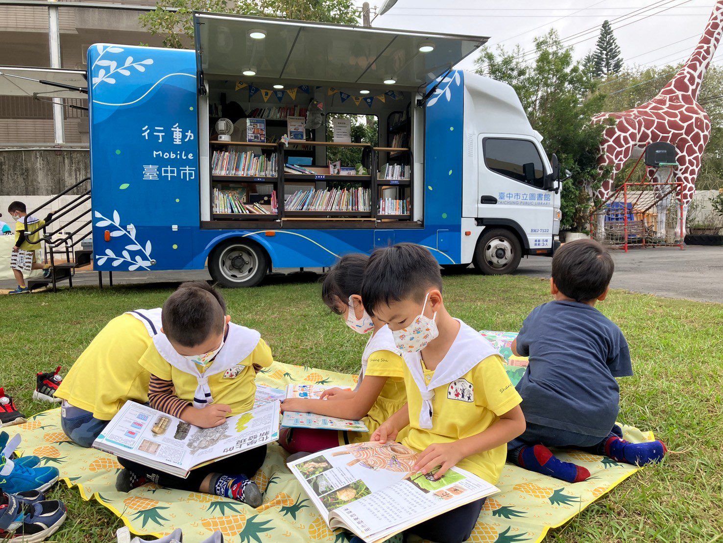 實現多元創意永續未來 　中市行動圖書車、五感百寶箱獲中央肯定