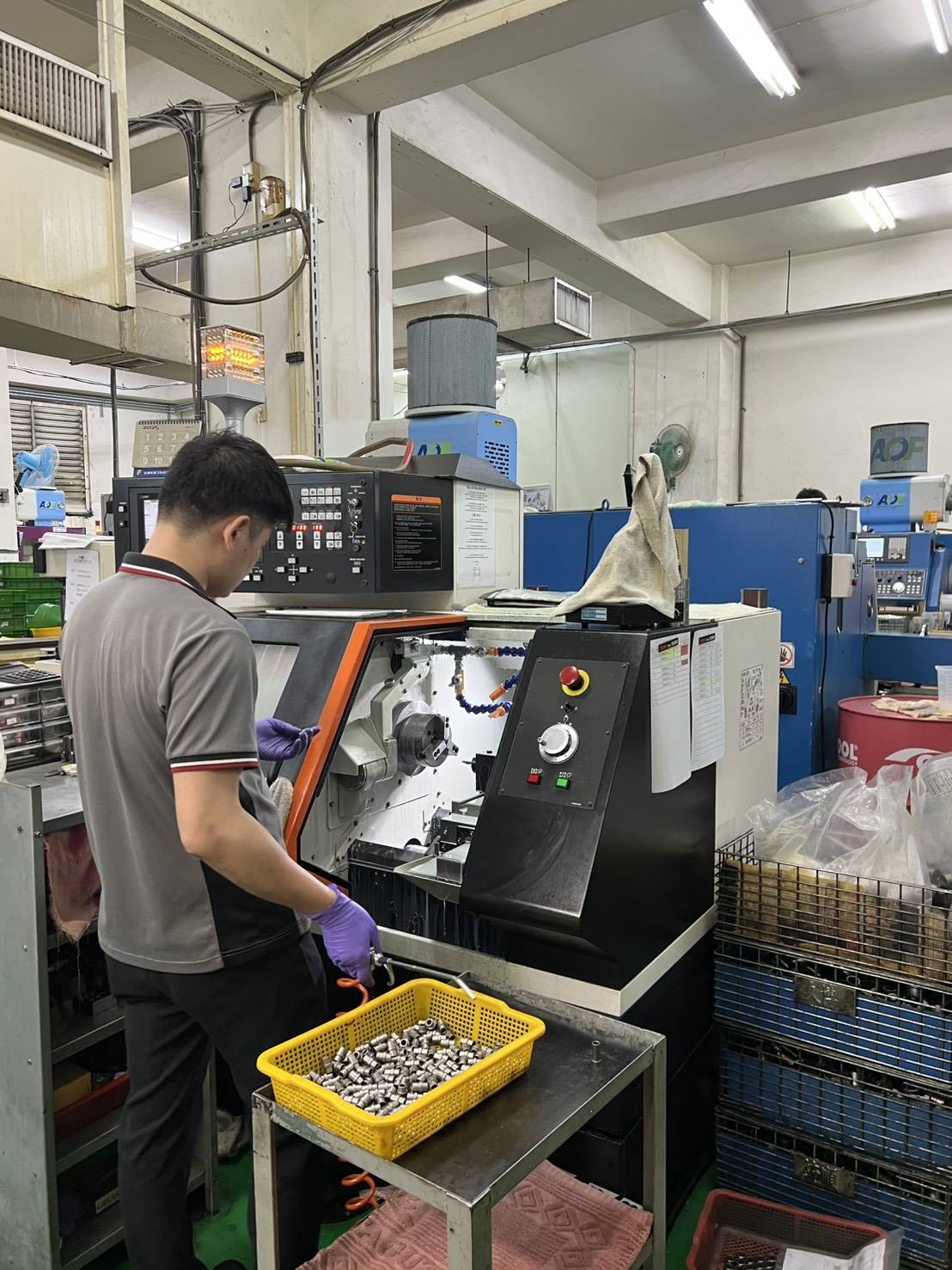 勞工於國定假日出勤 工資應加倍發給