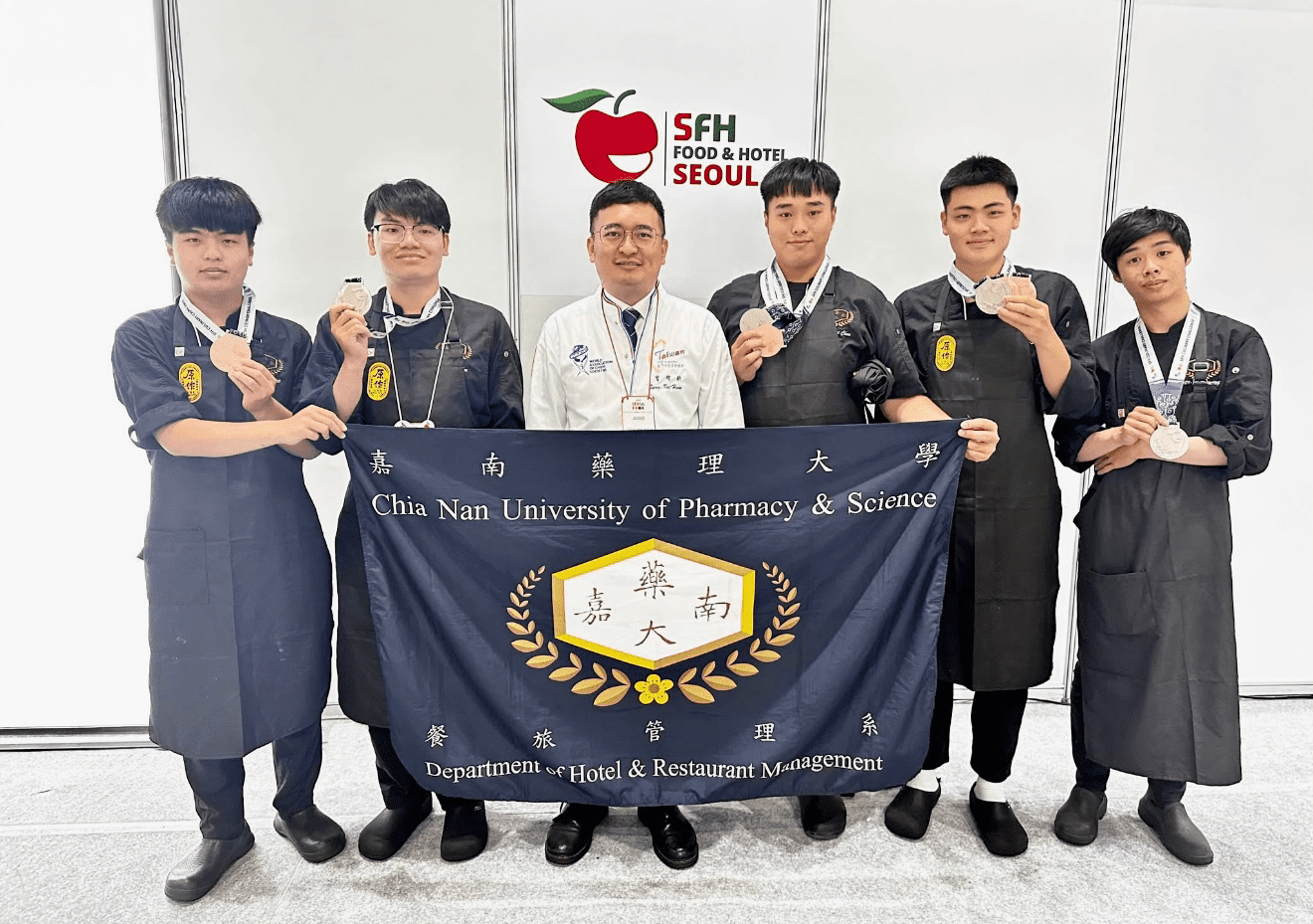 嘉藥西廚隊勇奪首爾廚藝賽三銀四銅