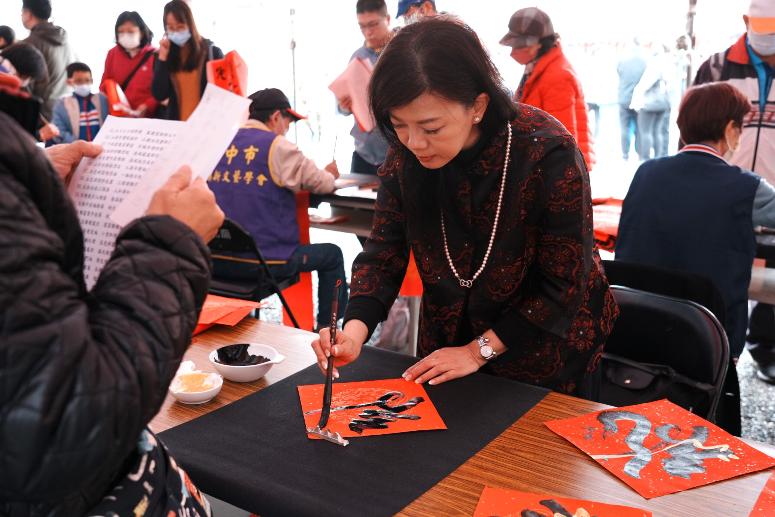 台中孔廟蛇燦年發迎春揮毫1/11登場 　前200名入園可獲開運豬福鈴鐺吊飾