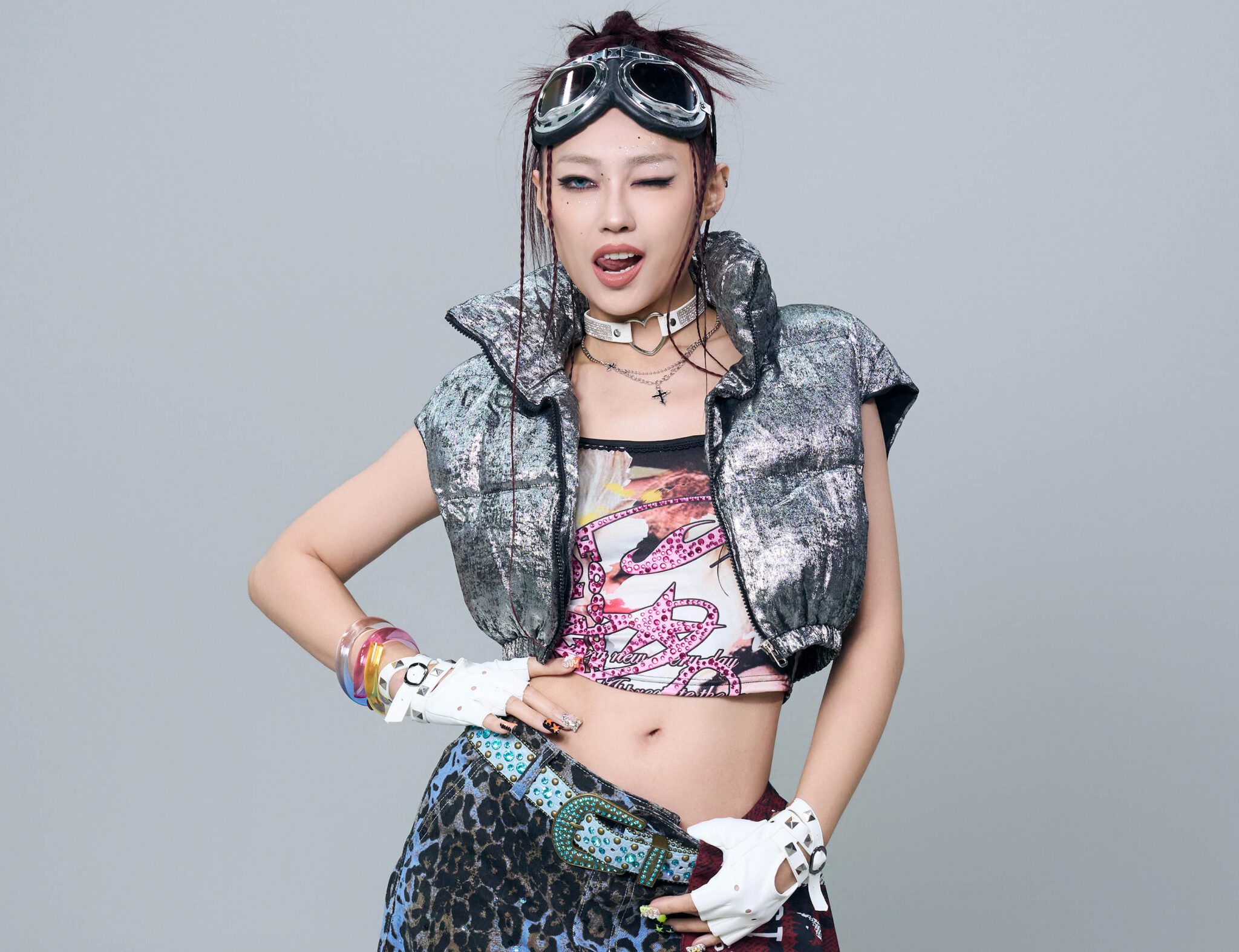 琟娜 VERNA 怪奇舞語全面爆 自創蹲著跳舞