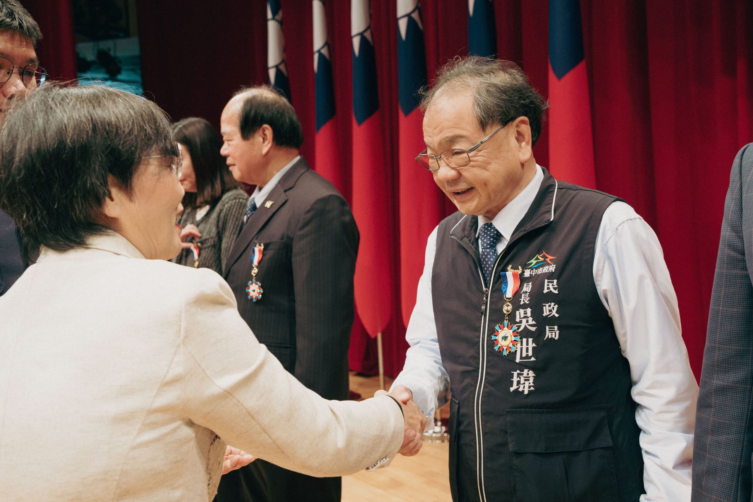 再獲肯定！　中市府連4年奪績優役政單位、民政局長獲頒二等役政專業獎章