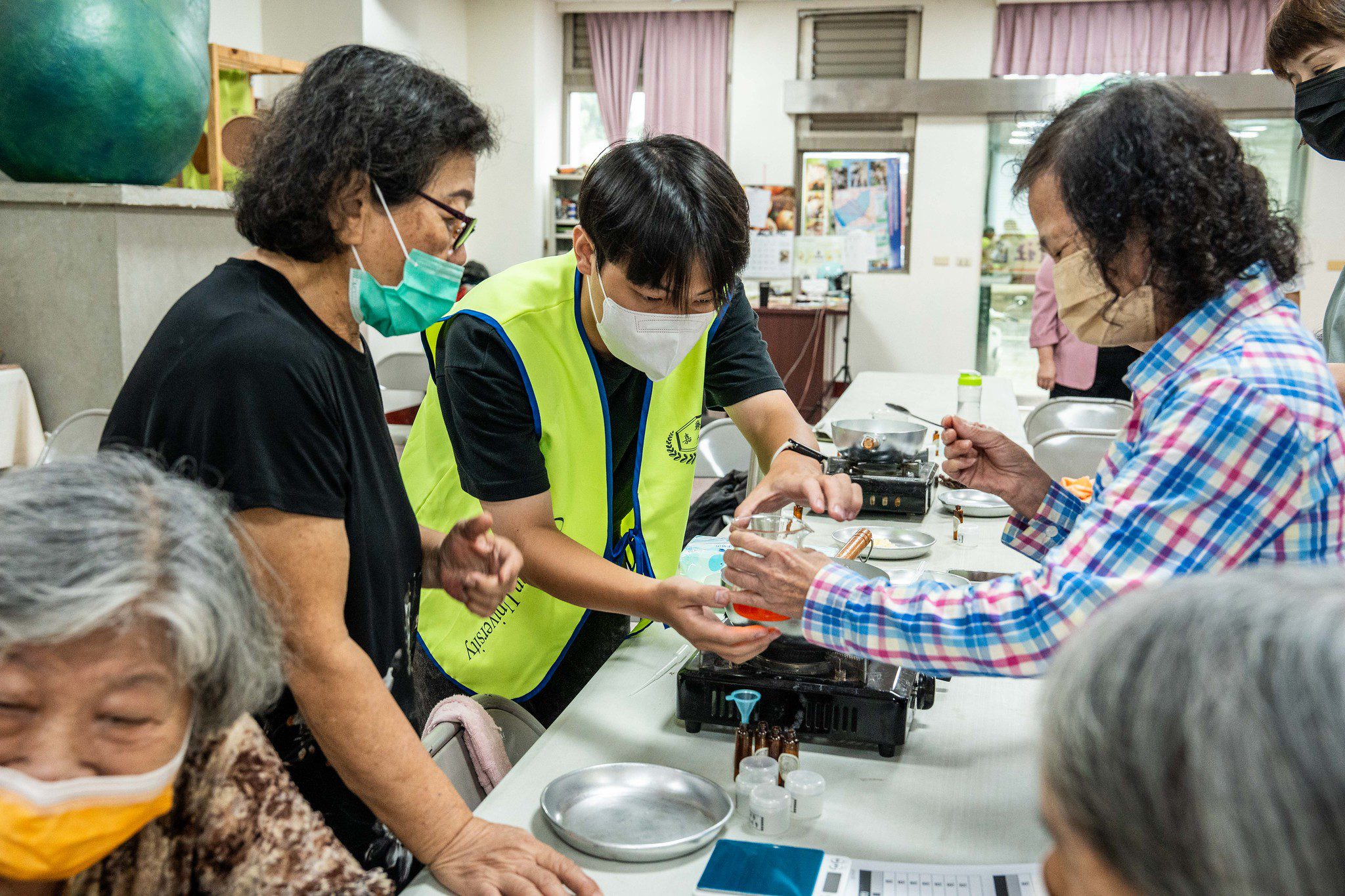 嘉藥USR團隊首進台南大內石子瀨社區 丹參手作體驗居民迴響熱烈