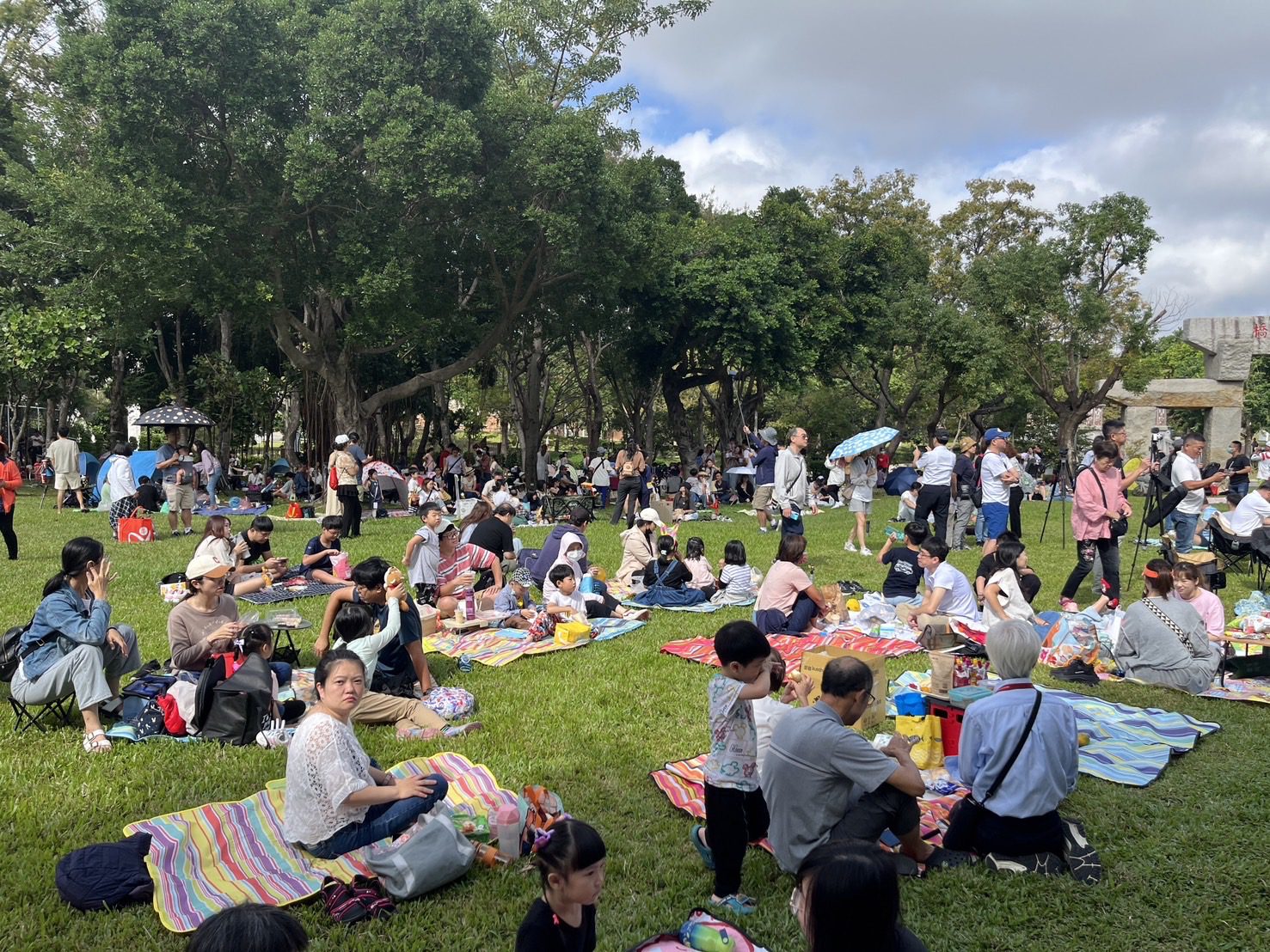 豐原葫蘆墩公園野餐日！　逾千市民參與共享音樂、糕餅、童玩 大讚「來了就不想走」